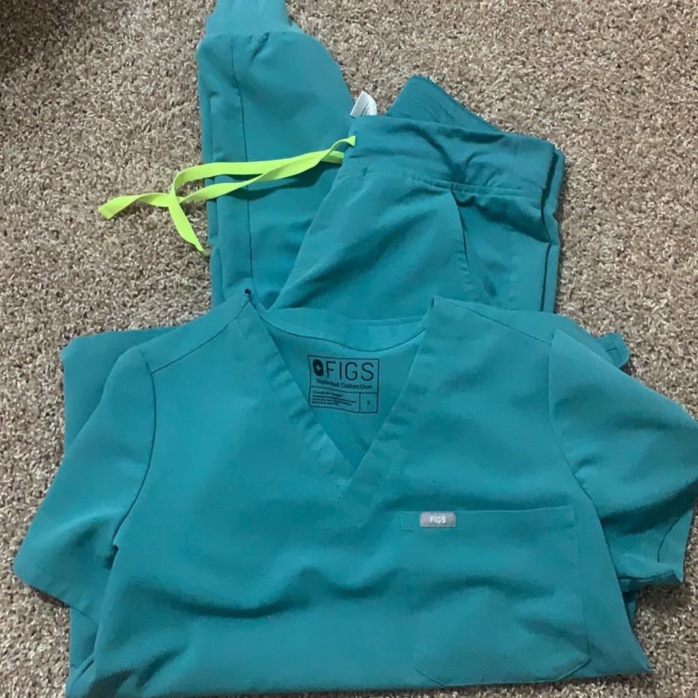 Figs scrub set